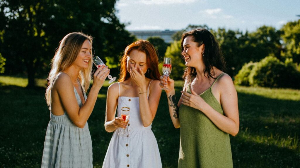 Quick Bellini Recipe: Refreshing Peach Nectar and Prosecco Cocktail for a Chic Summer Aperitif