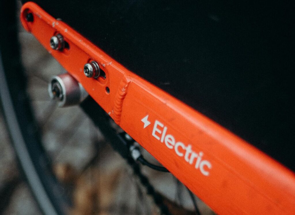 Transformer son vélo en vélo électrique : une option économique et écologique accessible à tous !