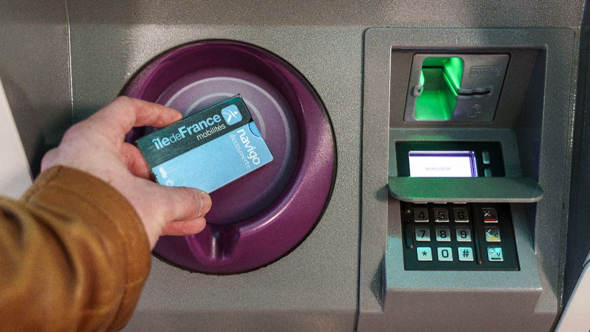 Thousands of Paris Riders Stranded After Navigo Digital Pass Recharge Outage This Morning