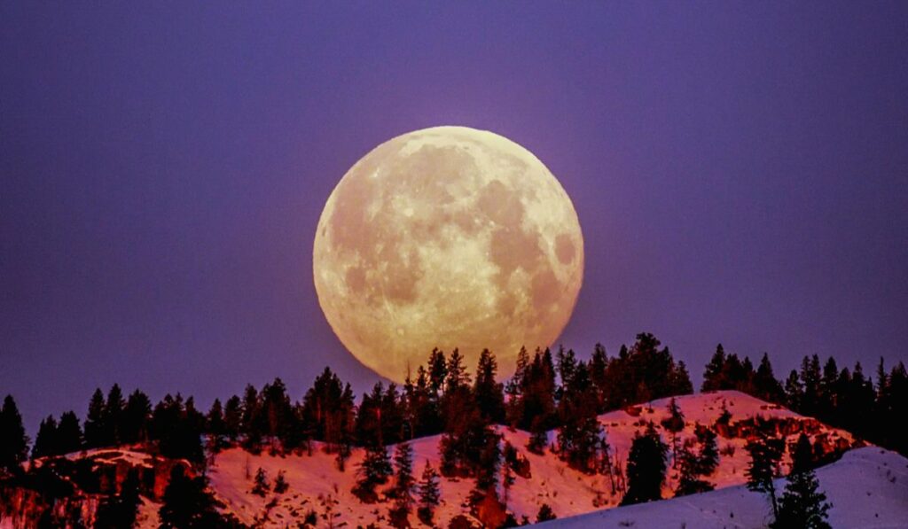 October's Super Moon: How It Will Affect Your Zodiac Energies