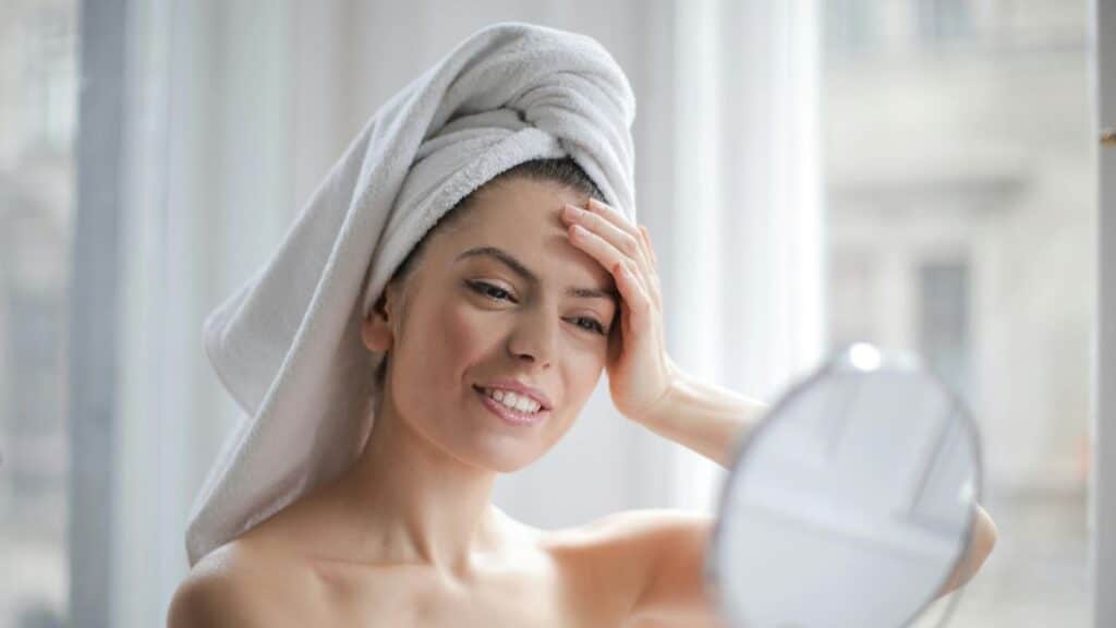 Beauté au naturel : combien d’heures de sommeil a-t-on besoin pour une peau jeune et éclatante ?