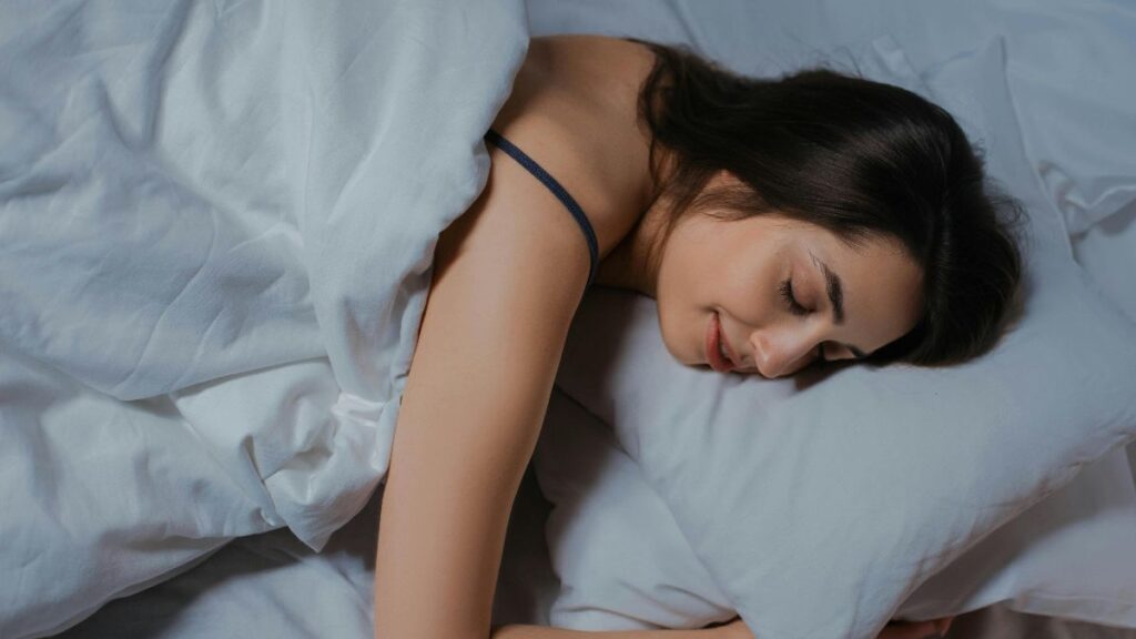 Natural Beauty: How Much Sleep Do You Need for Youthful, Glowing Skin?