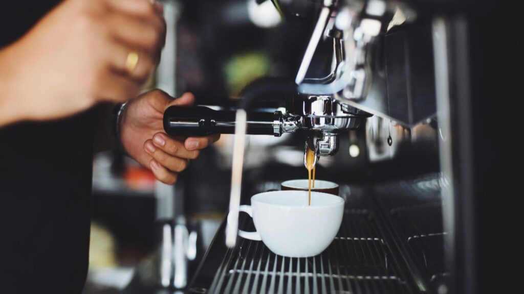 Ce petit geste du matin qui ruine (presque) tous les bienfaits de votre café