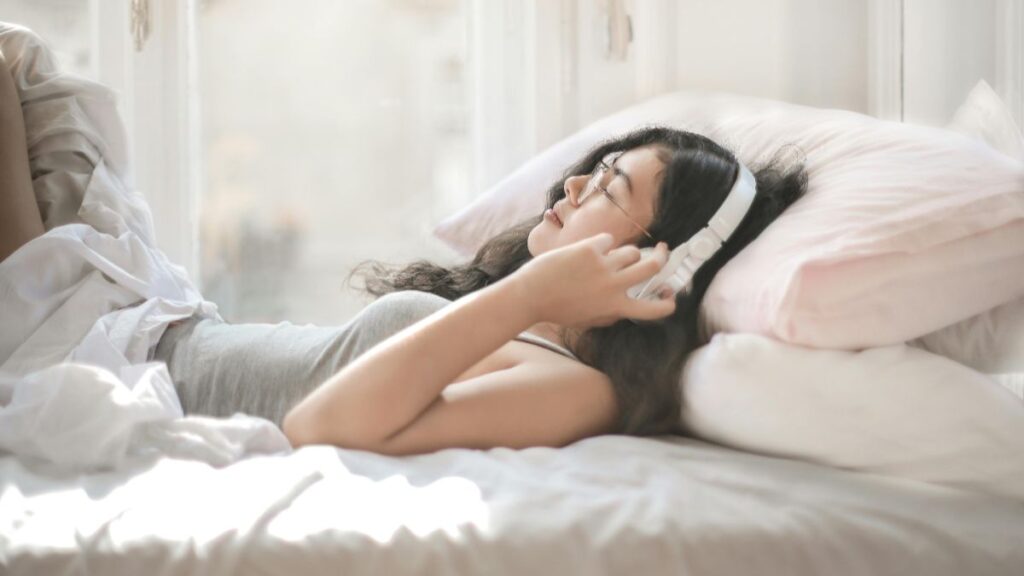 Pourquoi on se réveille fatigué même après une nuit “normale”