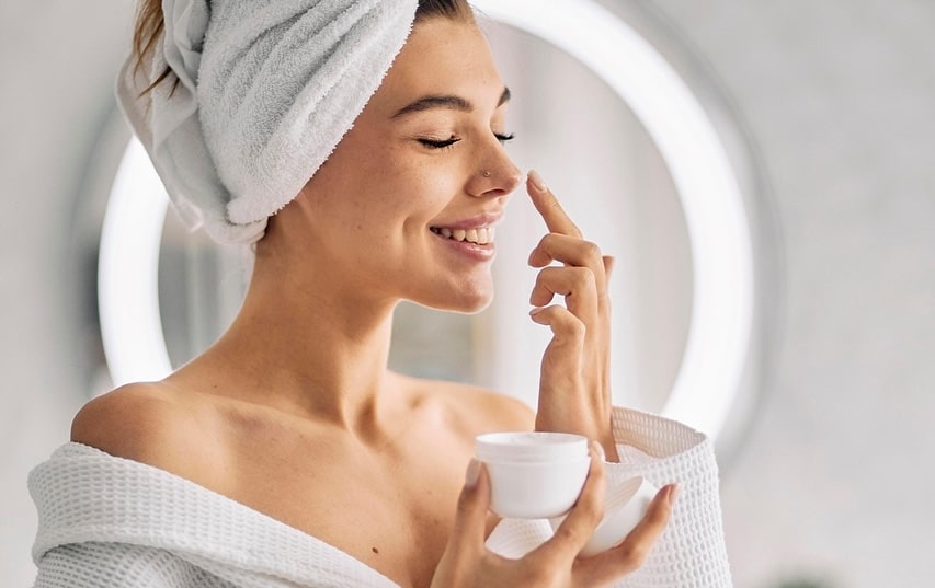 Mature Skin: Top 5 Facial Serums for Blemishes