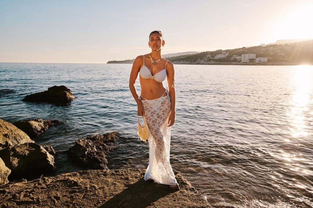 De la plage à la soirée : un look pour chaque moment de vos vacances