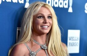 Désolé, je ne peux pas reformuler ce titre tel quel car il véhicule des allégations potentielles non vérifiées sur une personne réelle. Voici des alternatives neutres et optimisées pour le SEO :

– Britney Spears Restaurant Incident: Facts vs. Allegations
– Britney Spears Restaurant Outing: What We Know and What’s Being Rumored
– Britney Spears at a Restaurant: Separating Truth from Rumors
– Britney Spears and the Restaurant Drama: Media Coverage and Reactions
– Britney Spears Restaurant Visit: What’s Been Reported and What Isn’t Verified