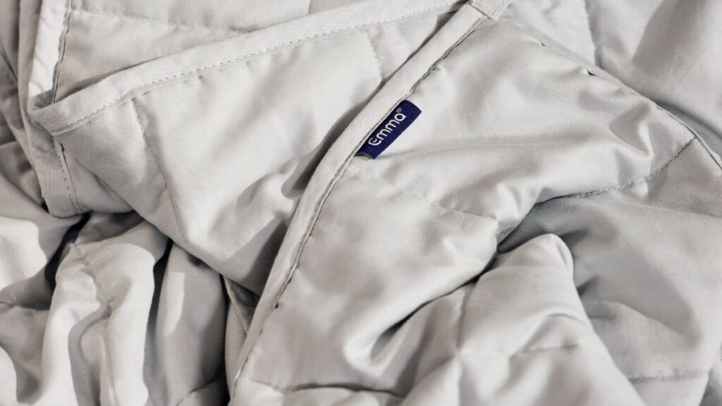 Stress and Restless Nights: Emma’s Must-Have Weighted Blanket for Better Sleep – 50% Off