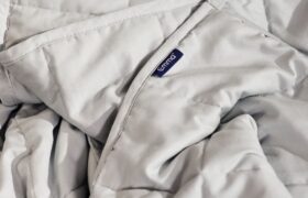 Stress and Restless Nights: Emma’s Must-Have Weighted Blanket for Better Sleep – 50% Off