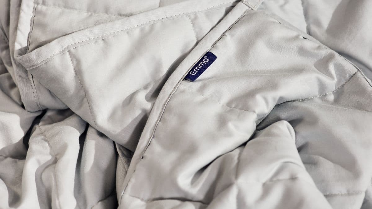 Stress and Restless Nights: Emma’s Must-Have Weighted Blanket for Better Sleep – 50% Off